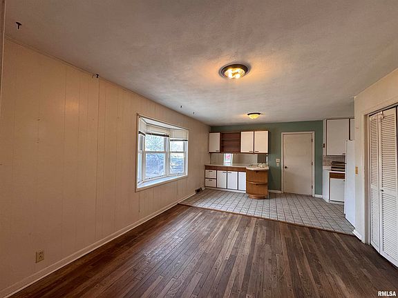 3rd image of 132 Kurlene Dr