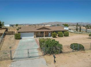 22574 Powhatan Rd, Apple Valley, CA 92308