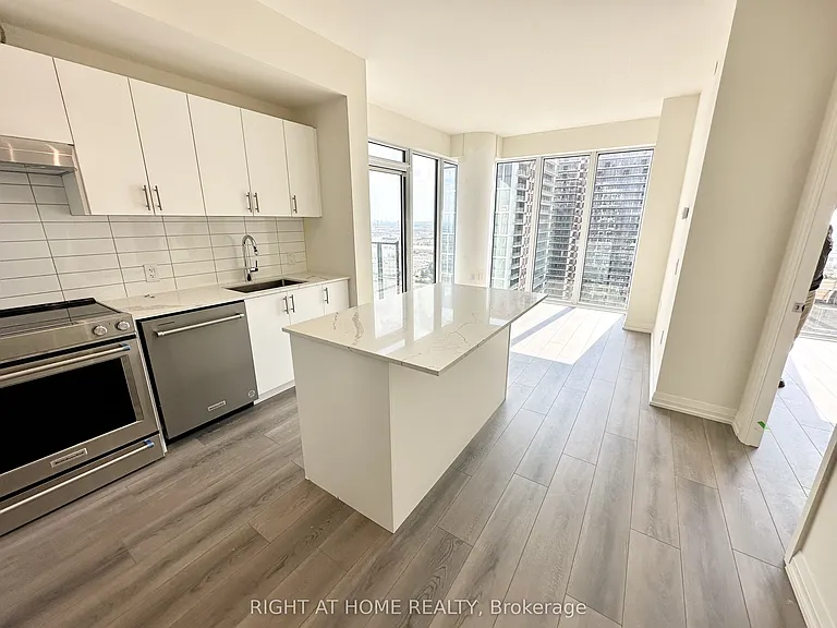 9000 Jane St #2115 — Photo 1