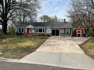 7546 Norwood St, Prairie Village, KS 66208