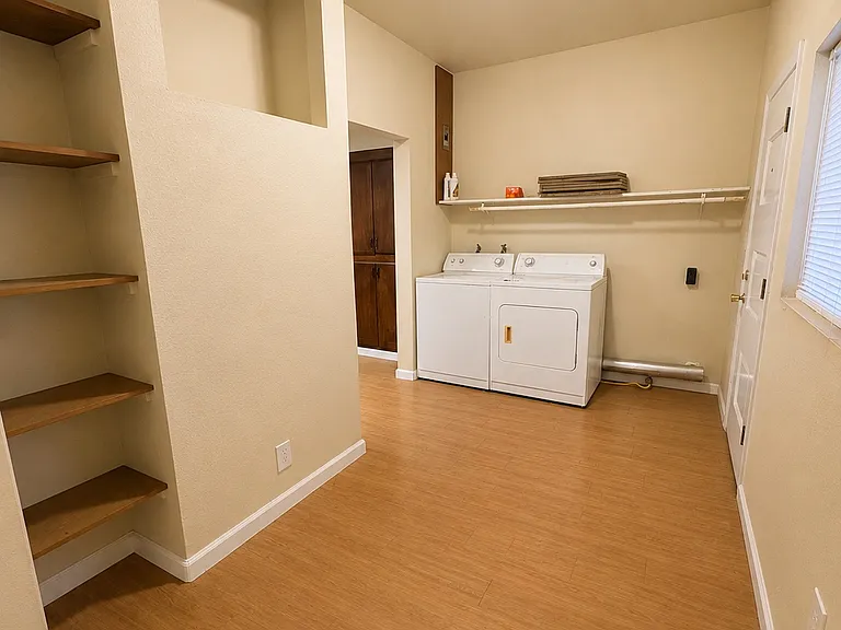 2850 Myers St — Photo 7