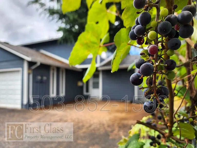 4319 SE 37th Ave — Photo 2