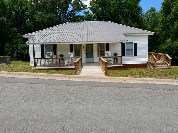 221 Lake Dr, Roxboro, NC 27573