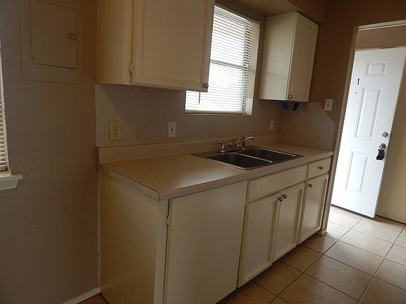3rd image of 929 Quetzal St APT 1