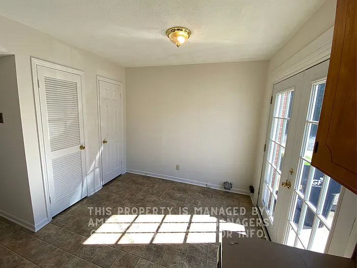 2 bed, 1.5 bath, 997 sqft, $1,095 — Photo 4