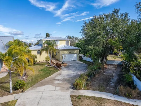 901 Shagos Dr, Apollo Beach, FL 33572