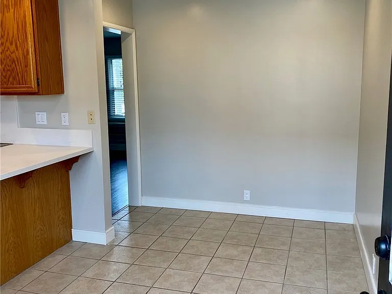 839 S Sunset Blvd — Photo 11