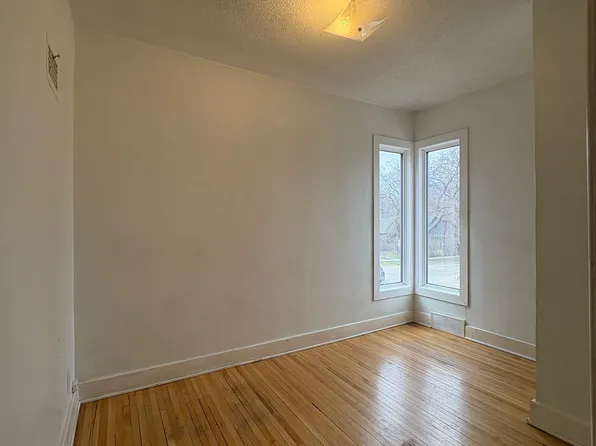 166 Brock St, Winnipeg, MB R3N 0Y6