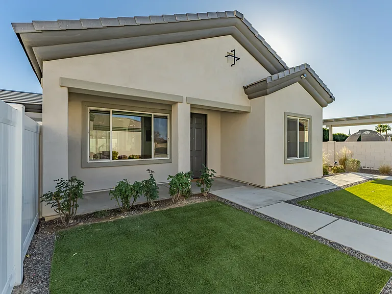 2521 E Jude Ln — Photo 5
