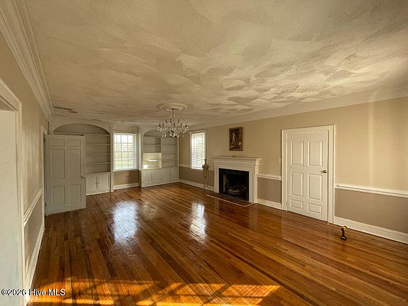 4th image of 1609 Main Street