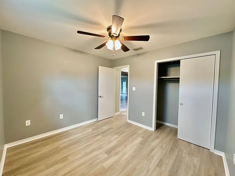 519 E Timberlake Dr — Photo 21