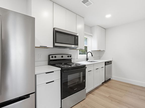 3rd image of 608 37th Ave N #3