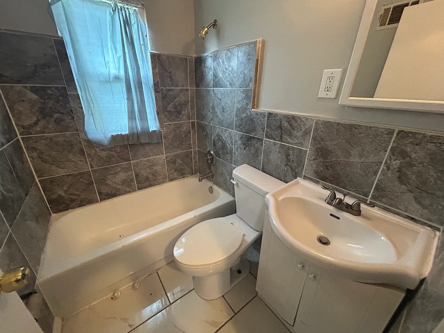 2 bed, 1018 sqft, $1,195 — Photo 3