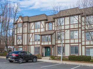 21 Village Dr #221, Morristown, NJ 07960