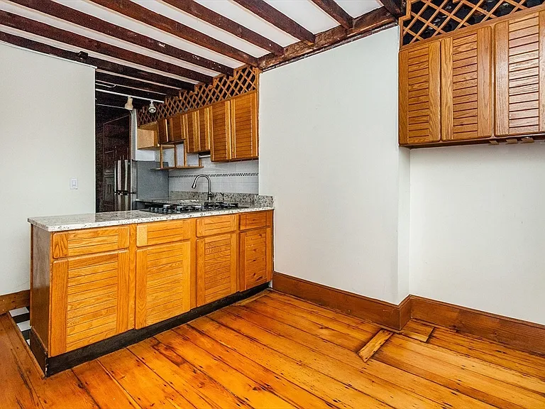 31 Myrtle St #4 — Photo 4