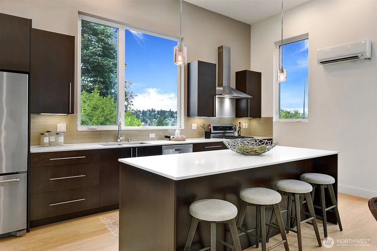 3 bed, 3.5 bath, 1980 sqft, $5,499 — Photo 4