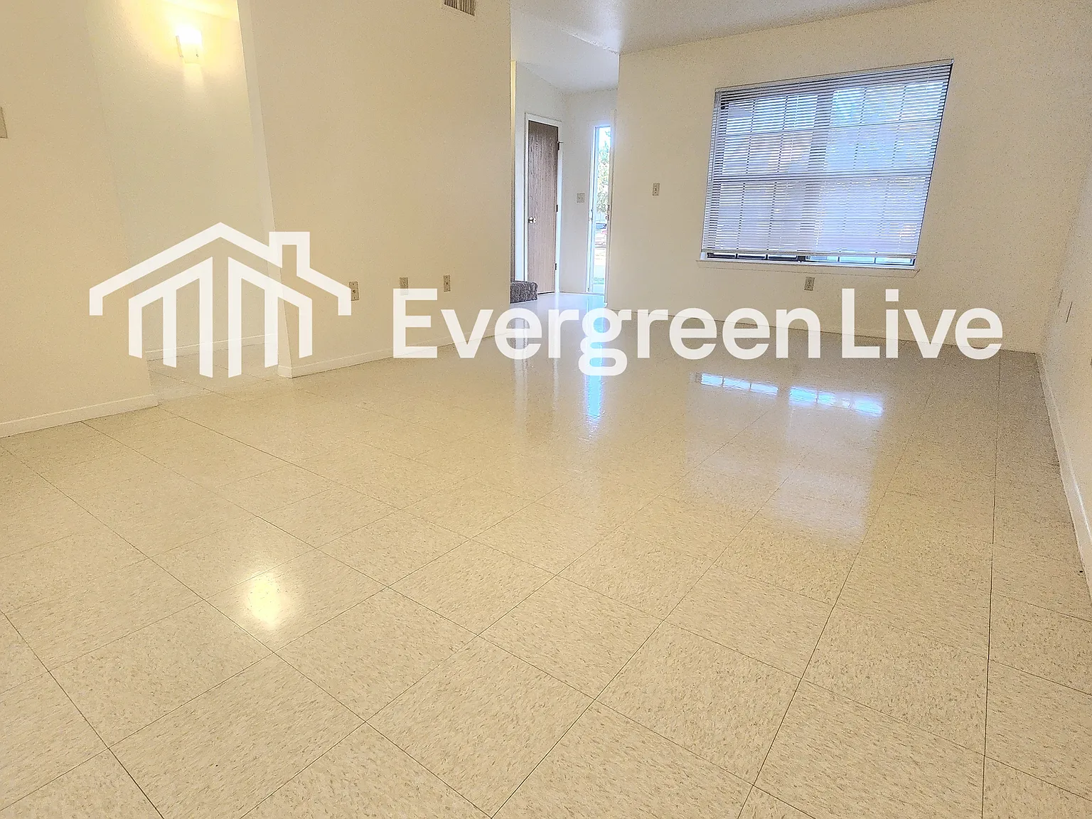 4 bed, 2.5 bath, 1390 sqft, $1,295 — Photo 4