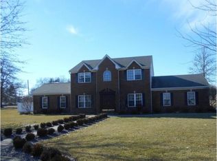 380 E 12th St, Flora, IL 62839