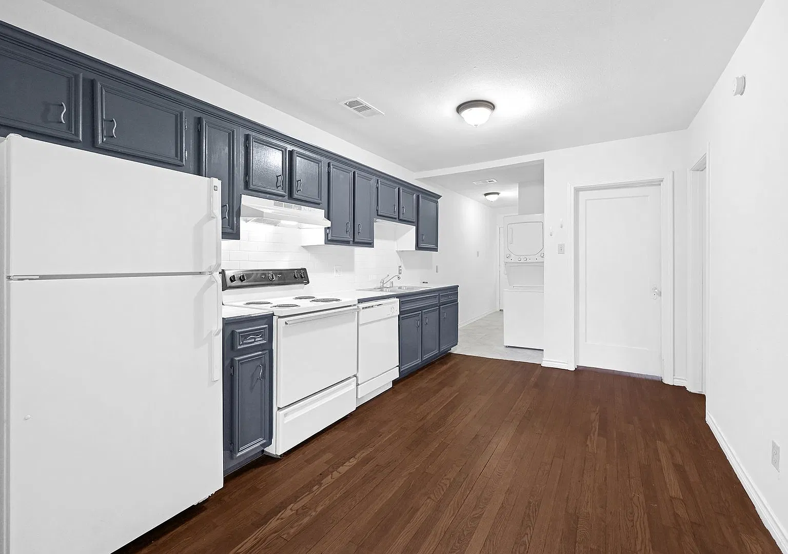 Perfect 2 Bed 1 Bath Home in Houston's Vibrant Hub! — Photo 2