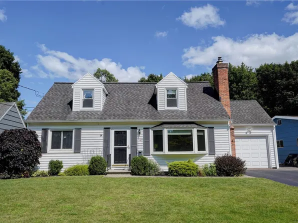 17 Briggs Ave, Fairport, NY 14450