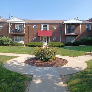 10311 Forest Brook Ln APT B, Saint Louis, MO, 63146