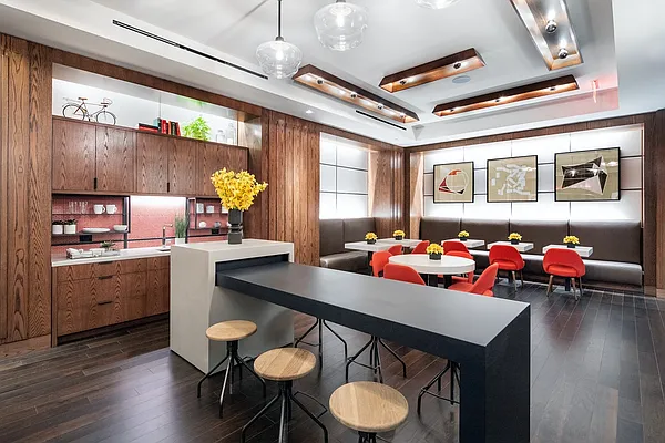 Rented by Extell Marketing Group LLC | media 17