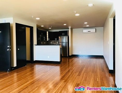 3rd image of 5308 Mlk Jr Way S Unit 202
