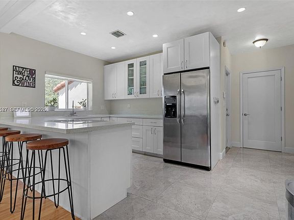 3rd image of 530 SW 39th Ave