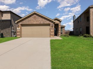 8709 Tenderfoot Ln, Aubrey, TX 76227