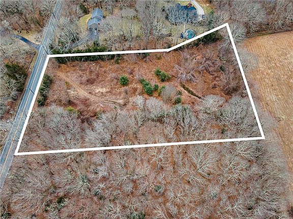 3rd image of 331 Congdon Hill Rd