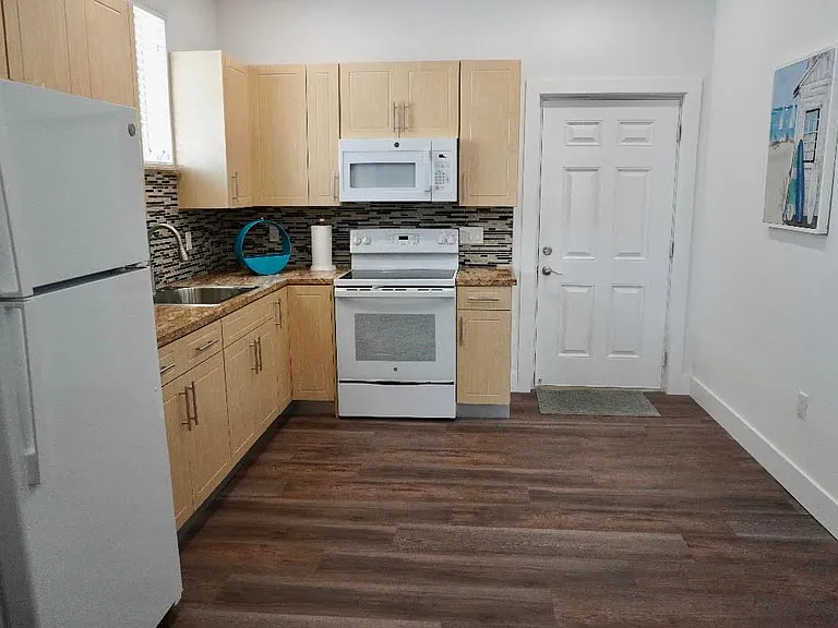61 NW 38th Ct — Photo 2