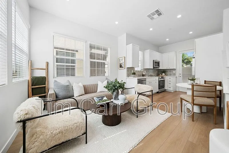 2 bed, 2.0 bath, 798 sqft, $3,895 — Photo 4