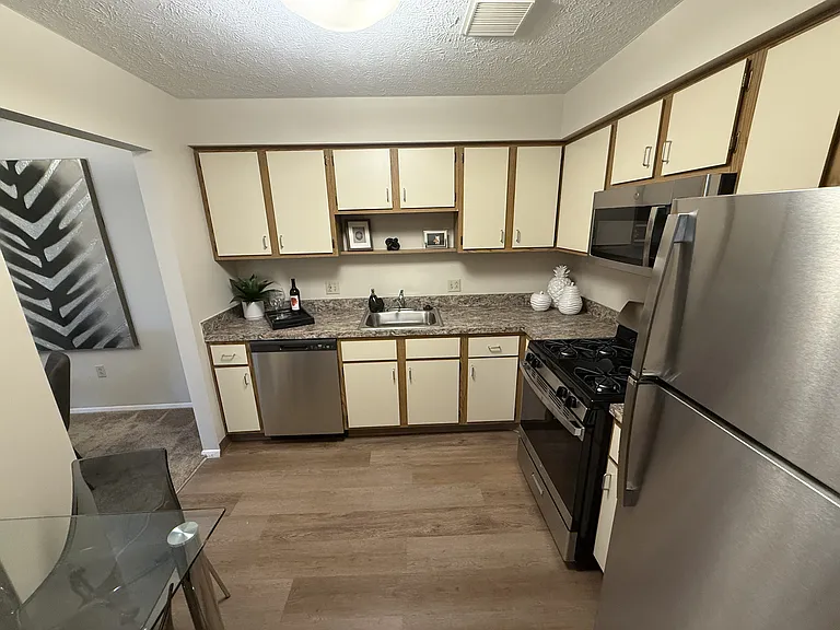 Oakwood Apartments — Photo 6