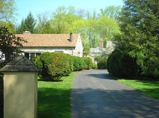 816 Castlefinn Ln, Bryn Mawr, PA 19010
