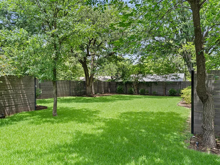 1175 San Bernard St — Photo 29