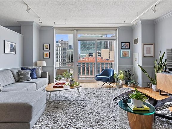 3rd image of 737 W Washington Blvd APT 802