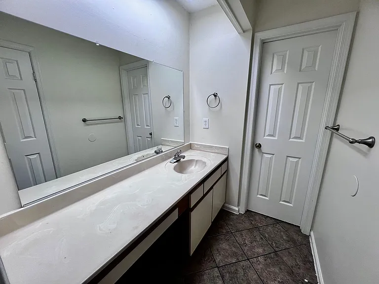 1611 Slidell Ln — Photo 17