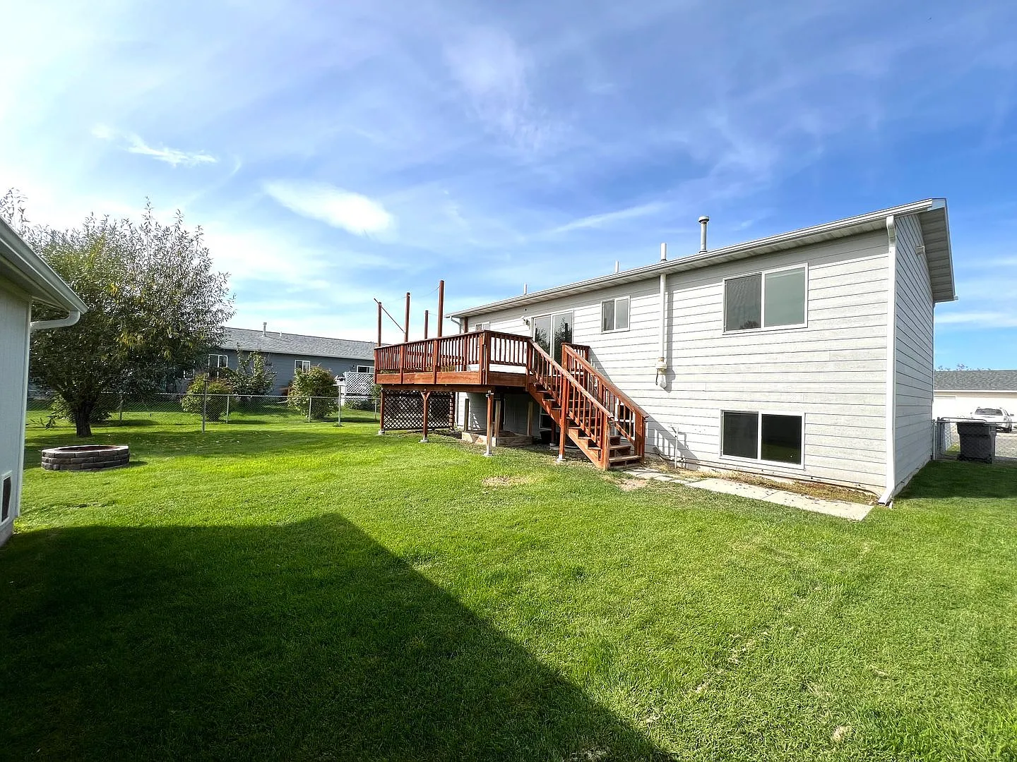 Pet Friendly 4 Bed 2 Bath Single Family Home W/ Fully Fenced Yard, Double Car Garage Located in E... — Photo 4