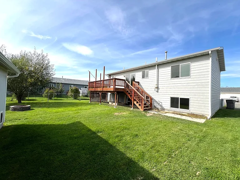 803 E Groschell St — Photo 4
