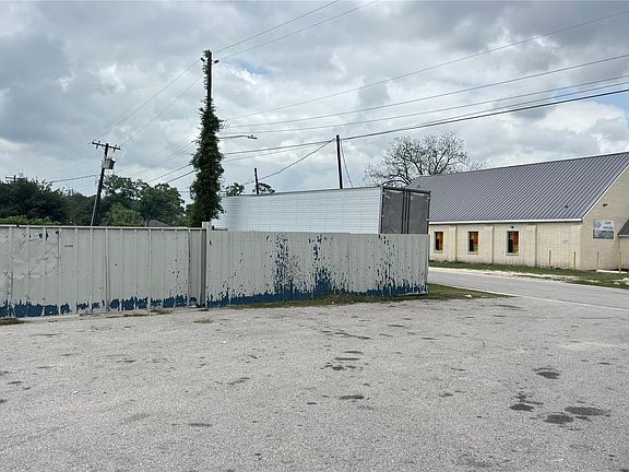 2nd image of 6513 Laura Koppe Rd