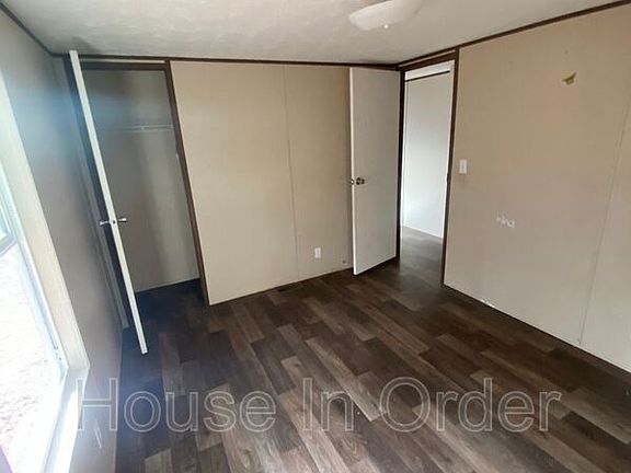 4th image of 124 Shamrock Park Dr