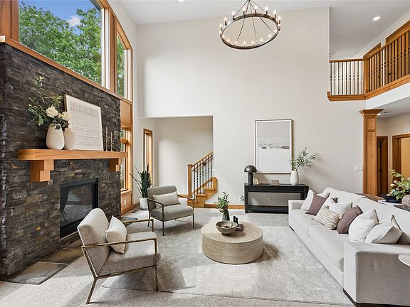 4th image of 165 Hidden Meadow Dr