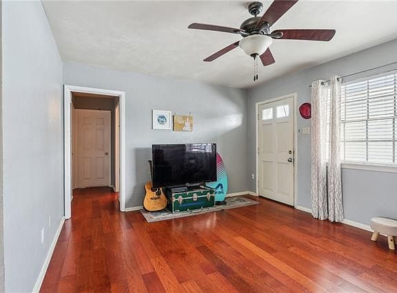 4th image of 318 Arabella St