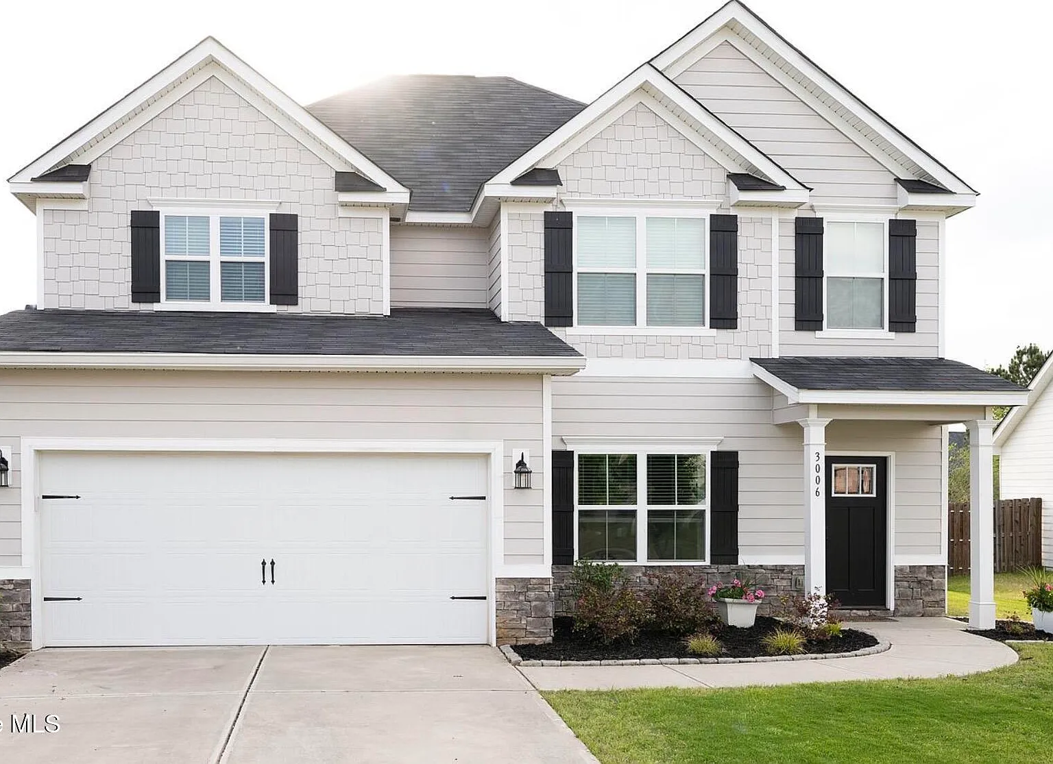 4 bed, 3.0 bath, 2584 sqft, $2,650 — Photo 1