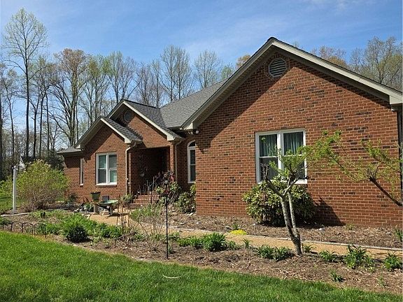 3rd image of 167 Laurel Dr