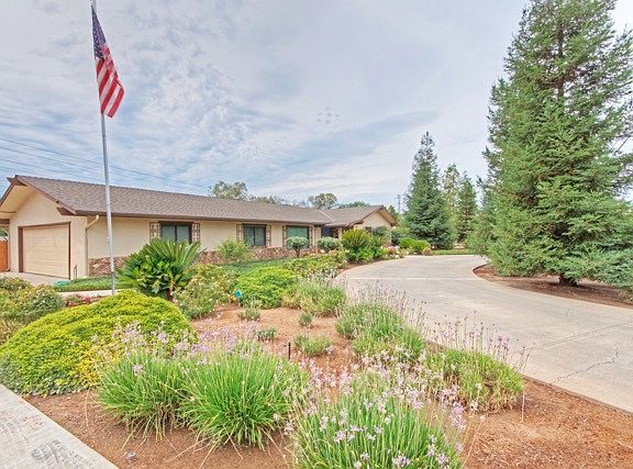 3rd image of 36826 Kensington Dr