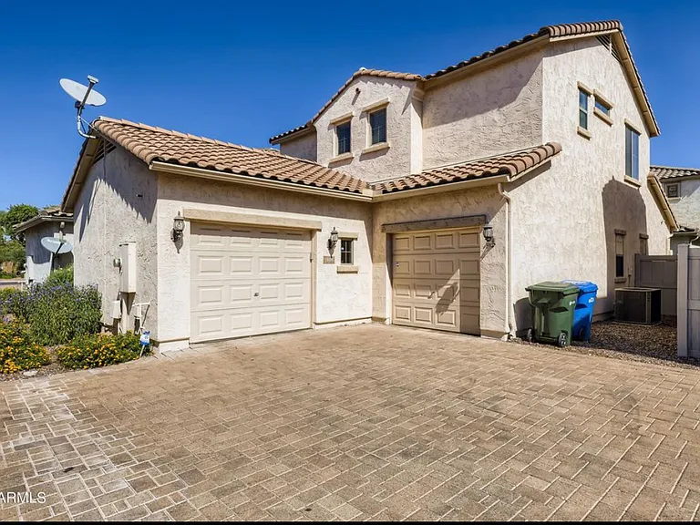 1958 W Faria Ln — Photo 1