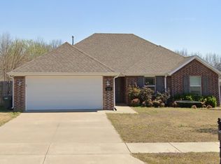 1192 Pershing St, Fayetteville, AR 72704