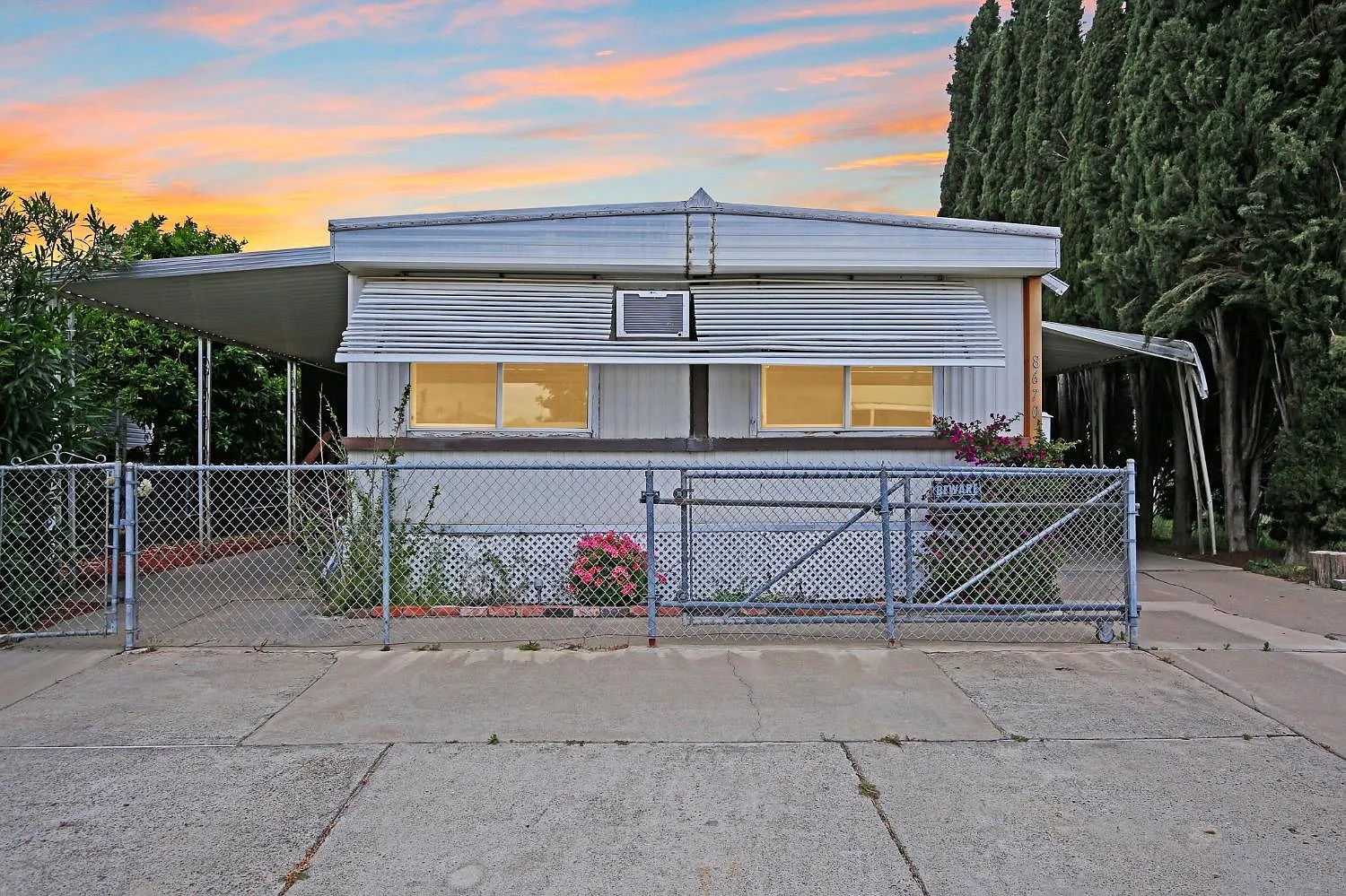 8670 Beauxart Cir photo 1