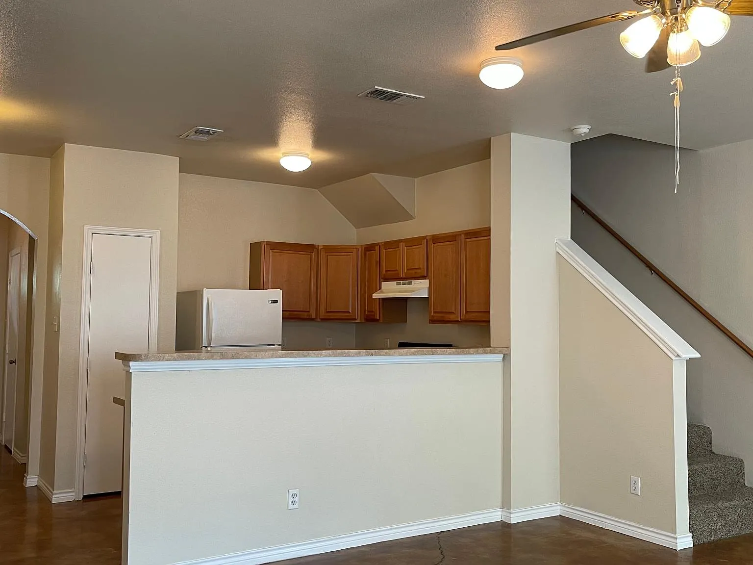 3 bed, 2.5 bath, 1277 sqft, $1,350 — Photo 3